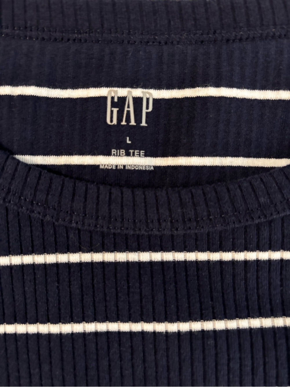GAP Ribbed Tee - Picture 2 of 5